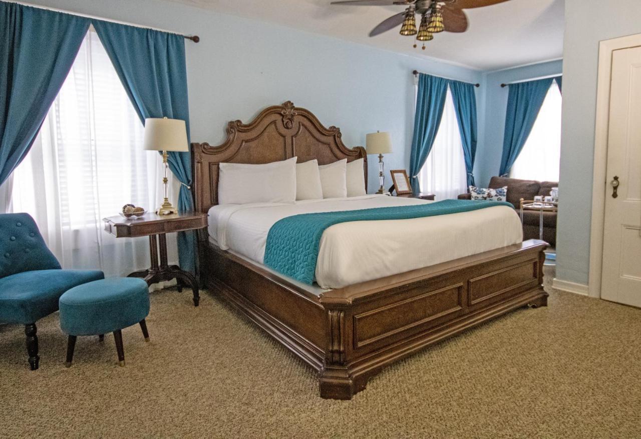 On Charlotte Bed & Breakfast *